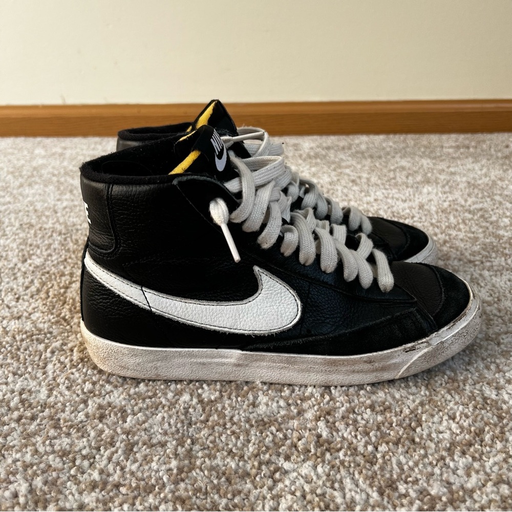 Mens Size 6.5 - Nike Blazer '77 Suede Mid Black White